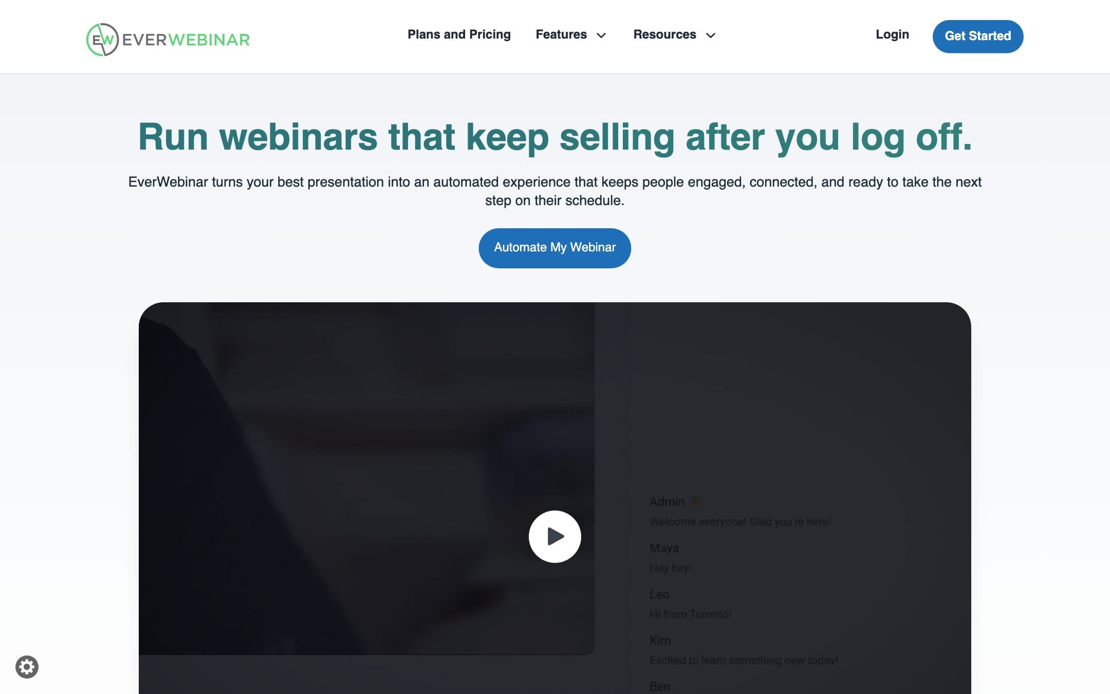 Página de inicio de EverWebinar con el titular «Run webinars that keep selling after you log off.» («Haz webinars que siguen vendiendo después de que te desconectes.»)